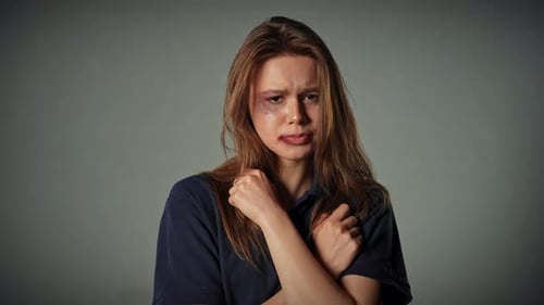 Verzweifelter Hilferuf auf der Hand einer Person
