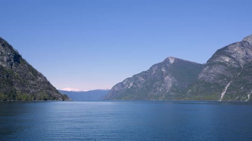 Along the way there are snow-capped mountains, waterfalls and lake reflections.