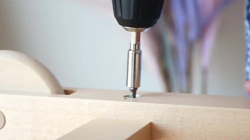 Instructions for Making Wooden Furniture Frames with a Power Drill in Carpentry and Woodworking