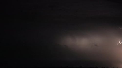 Mal tiempo, truenos, tormentas eléctricas, descarga eléctrica, lapso de tiempo