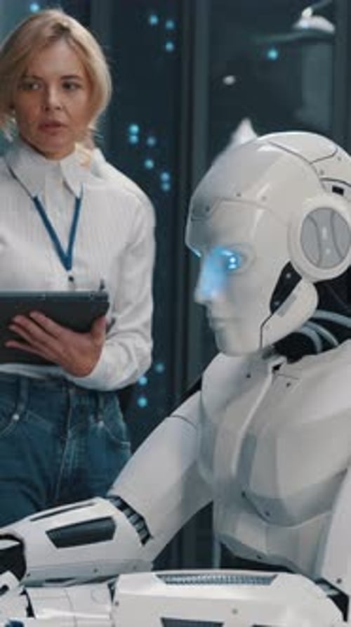 Cybernetic Robot Worker Using Desktop Computer Programming Server Cooperating in Data Center Modern