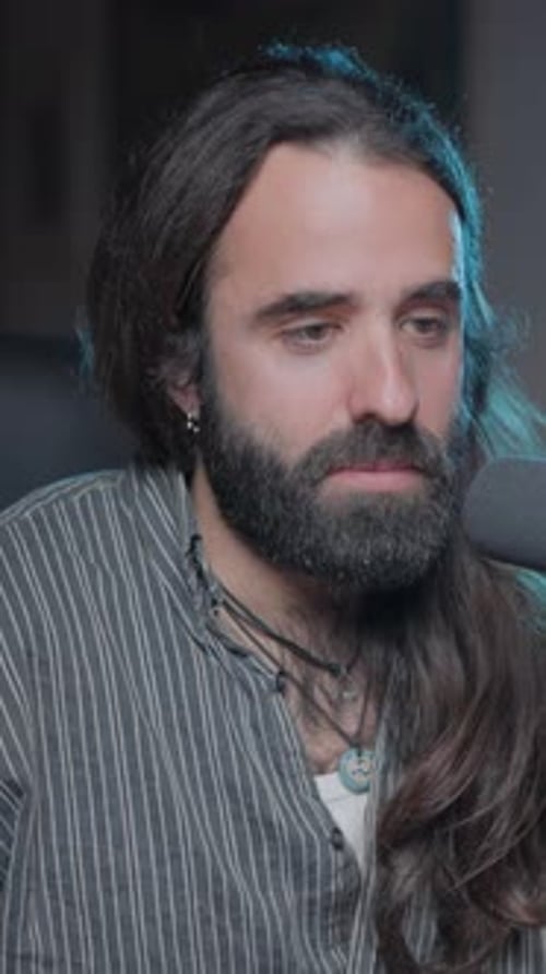 Young Streamer Teaching How to Sing Online to His Twitch Channel Audience