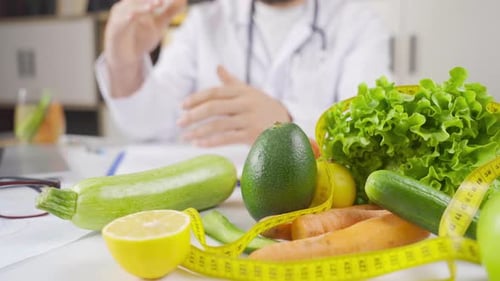 Dietitian explaining the diet plan.