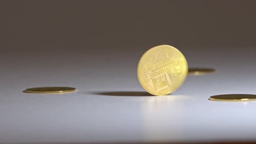 Bitcoin spinning, gold coins