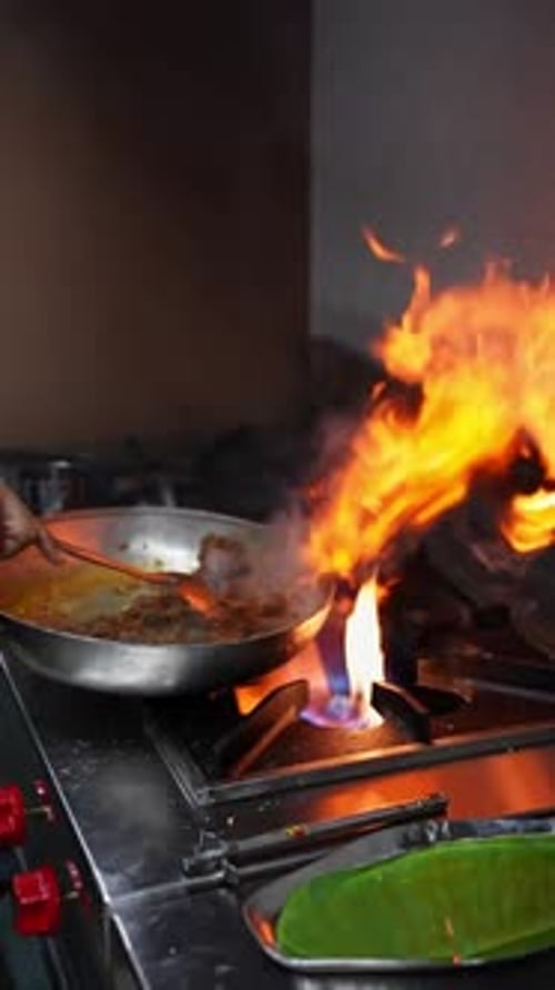 Água adicionada ao Mutton Chaap Over Flame