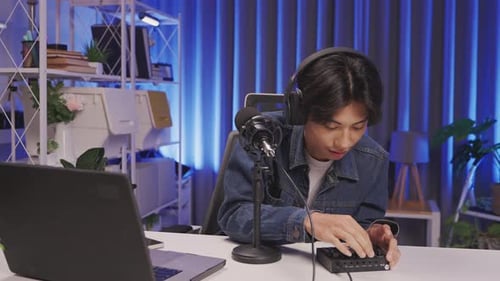 Criador de conteúdo configurado para streaming