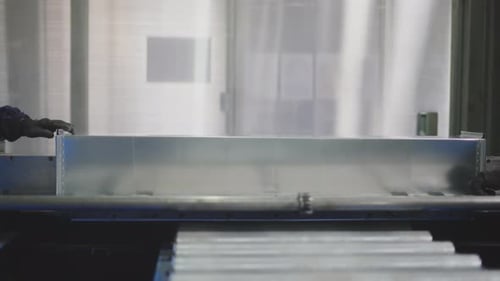 Productos de chapa de acero en máquinas dobladoras