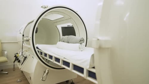 Chambre hyperbare médicale à pression unique dans un hôpital moderne