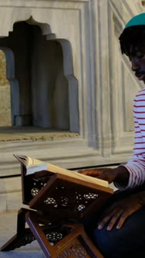 Koran in der Moschee lesen