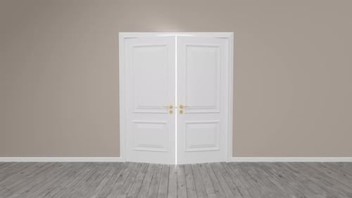 Porte double blanche s'ouvrant sous une lumière vive