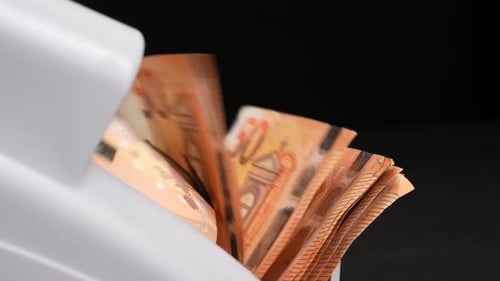 Counting Fifty Euro Bills in a Machine