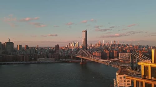 Ponte aérea do Brooklyn, Nova York, vista de cima de um drone, de edifícios da histórica cidade de Nova York