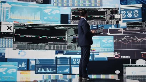 Empresario experto que analiza datos y conocimientos para impulsar el crecimiento empresarial