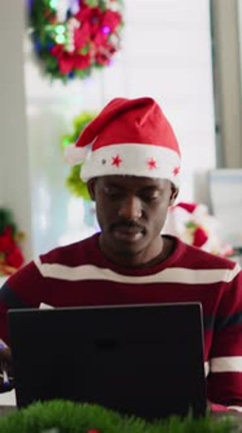 Vertical Video Worker Annoyed By Colleagues in Office