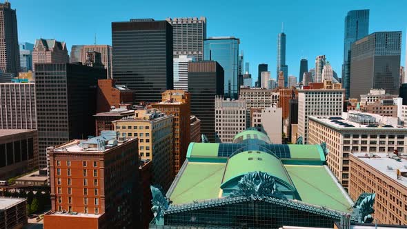 Approaching the roof of Harold Washington Library Center in Chicago ...