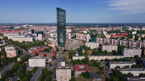 Paisagem urbana de Wroclaw com vista aérea do arranha-céu da Sky Tower