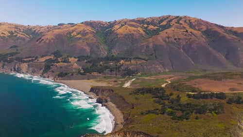 Mountainous shore of Pacific Ocean at Morro Bay, Central Coast of California.