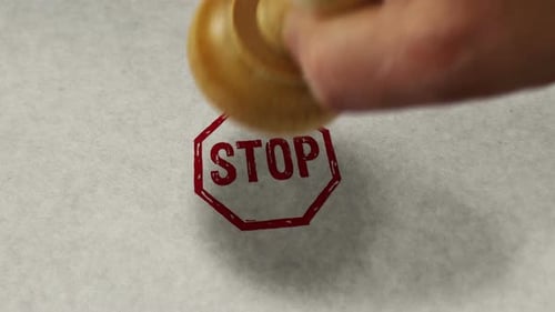 Stopp und blockierter Stempel und Stempelschlaufe