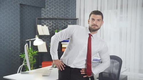Des exercices qui peuvent être effectués au bureau. Exercices d'étirement