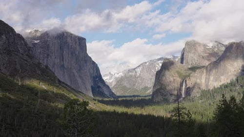 View from the Tunnel View in Yosemite National Park with cloudy blue skies
