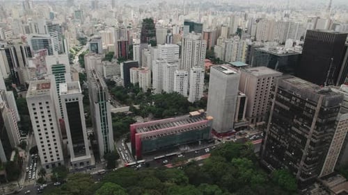 Vista aérea do MASP na Avenida Paulista, São Paulo, Brasil