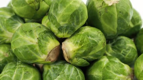Brussels sprouts rotate on a white background.