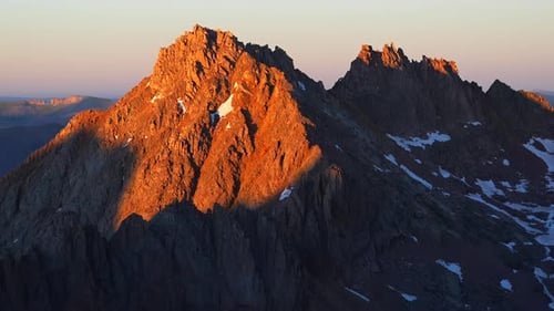 Vista norte del monte Eulos, puesta de sol en Sunlight Peak, vista del sendero Windom Peak Twin Lakes, Colorado, EE. UU.