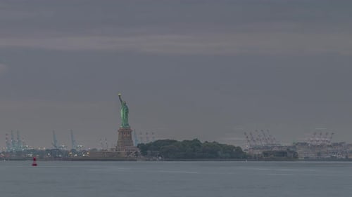 Lapso de tiempo al amanecer de la Estatua de la Libertad