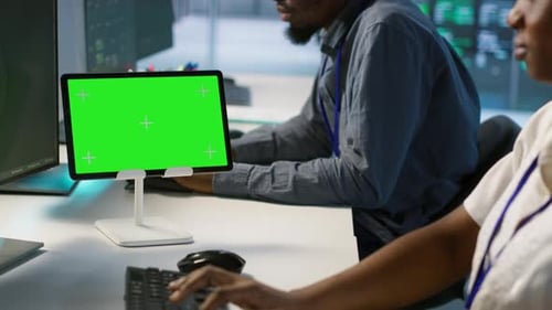 Softwareentwickler für Rechenzentren verwenden Chroma Key Tablet
