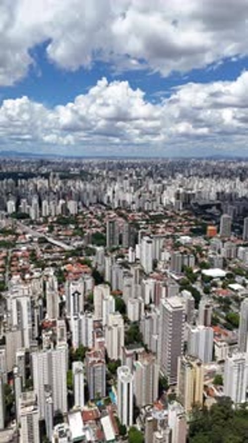 Centro de São Paulo, paisagem urbana de arranha-céus, Brasil.