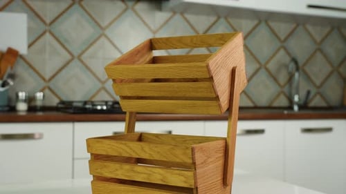 Holzkorb für Obst, Gemüse oder Desserts, drehbar in der Küche
