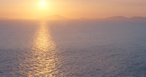4K-Videomaterial des Ozeans bei Sonnenuntergang