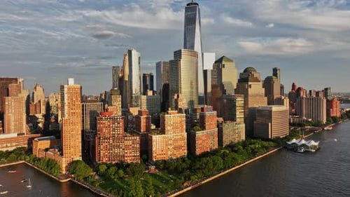 Vista aérea de una gran ciudad con edificios altos