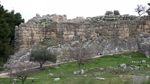 Murs de pierre préservés de l'ancienne ville de Mycènes dans le Péloponnèse en Grèce.