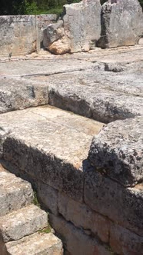Site archéologique ancien du temple de Zeus à Némée, Grèce