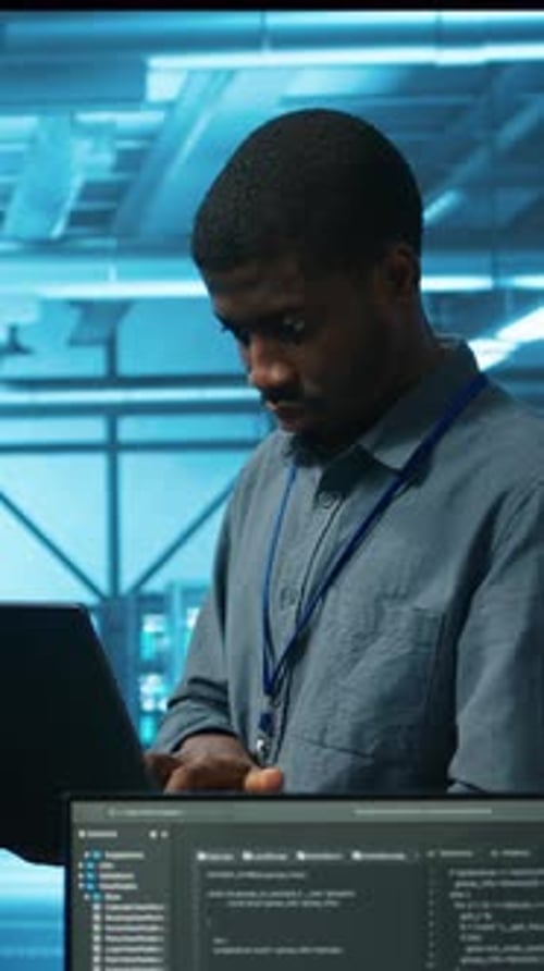 Vertical Video Manager in Server Hub Using Laptop to Find Errors Affecting Performance