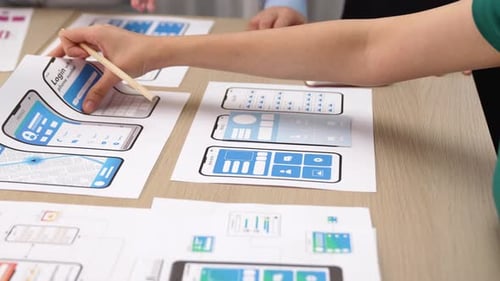 Panoramavideo des Mitarbeiterplans eines Startup-Unternehmens auf der Benutzeroberfläche. Synergetisch