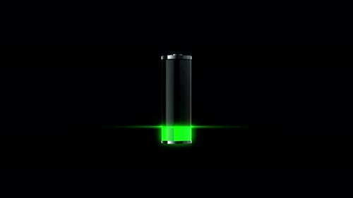 Indicateur vert du niveau de charge de la batterie en verre. Pile verticale transparente sur fond noir.