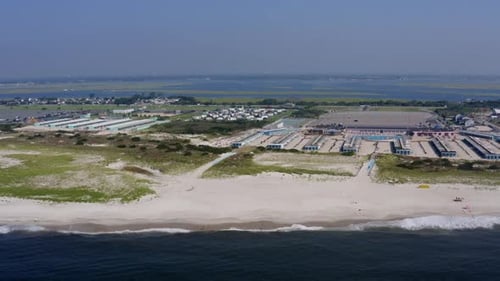 Panning right along Nickerson Beach in Long Island