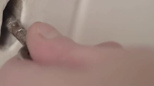 Llave giratoria en la cerradura