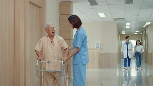 nurse caregiver assistance encourage take care her senior patient explain with positive.