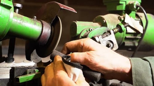 Worker forming angle of band saw blade sharpening machine