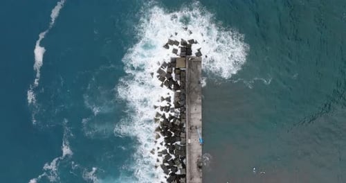 Vistas aéreas de la playa de Seixal en Madeira