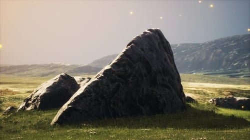 Vallée de montagne pendant le lever du soleil