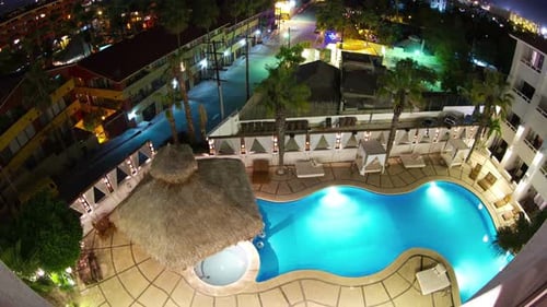Kühles Schwimmen im Boutique-Hotel