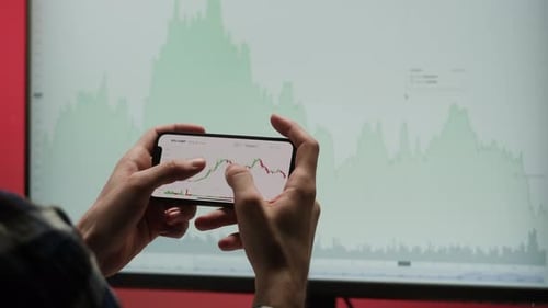 Programador de negócios de TI de tecnologia da informação desenvolvendo novo aplicativo Software digital Aplicativo móvel