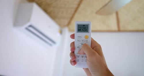 Hand Adjusting Air Conditioner with Remote Control