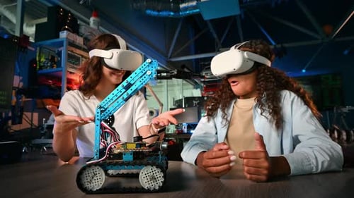 Teens Learn Robotics Using Virtual Reality Headsets