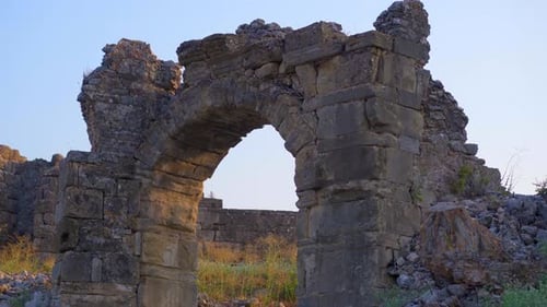 L'ancienne ville d'Aspendos en Turquie prend vie grâce à des images fascinantes de ses sites remarquables