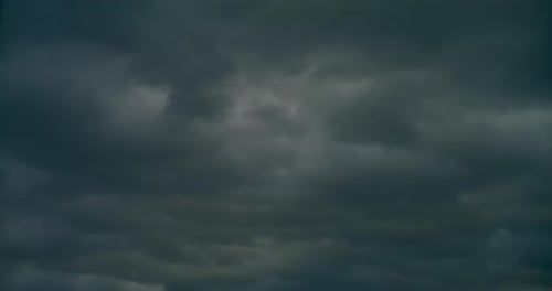 Nuvens sombrias e dramáticas em movimento Timelapse Cloudscape
